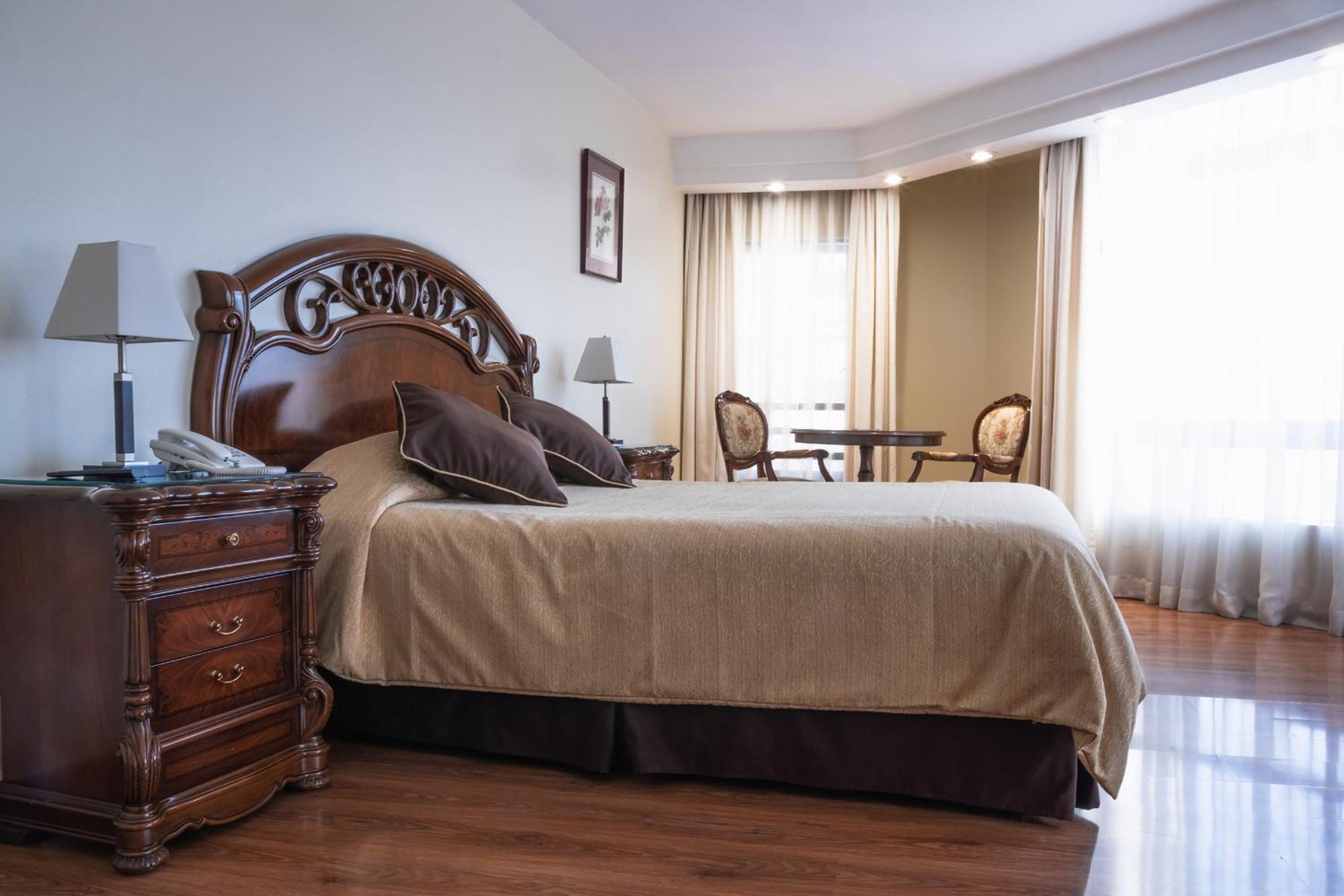 Hotel Diego De Velazquez Сантьяго Экстерьер фото